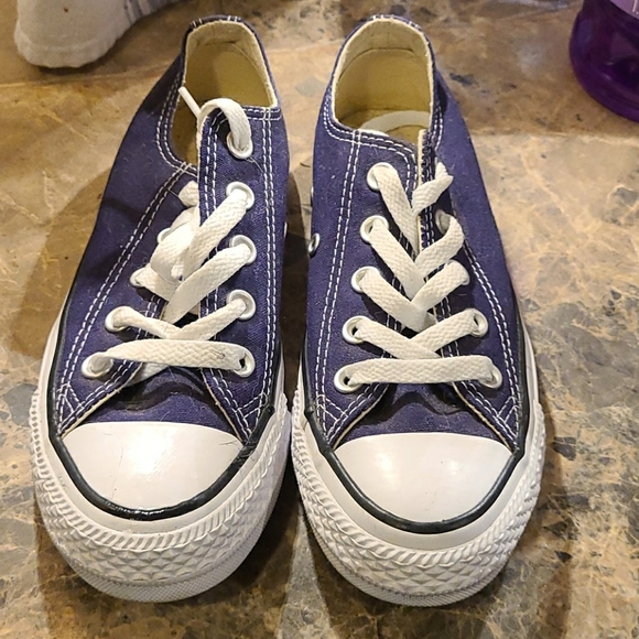 Never worn navy blue Converse - Picture 1 of 3